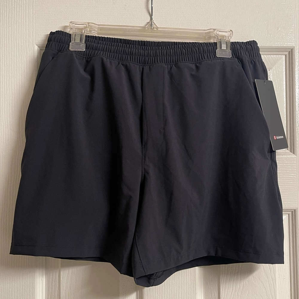 Lululemon Pace Breaker 5” lined NWT BLACK